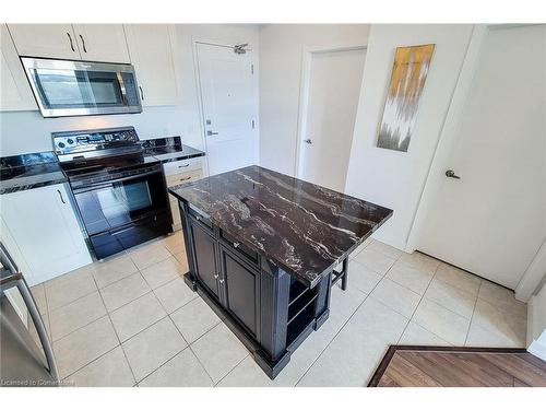 714-2490 Old Bronte Road, Oakville, ON - Indoor Photo Showing Kitchen