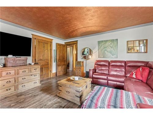 203 Jenkins Road, Scotland, ON - Indoor Photo Showing Living Room