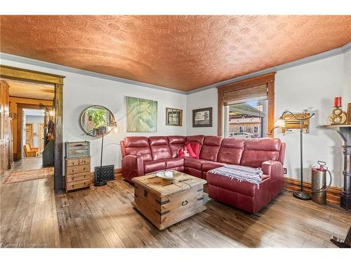 203 Jenkins Road, Scotland, ON - Indoor Photo Showing Living Room