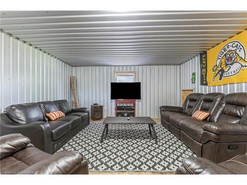 203 Jenkins Road, Scotland, ON - Indoor Photo Showing Living Room