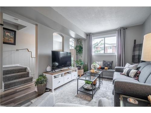 29-123 Main Street, Dunnville, ON - Indoor Photo Showing Living Room