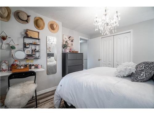 29-123 Main Street, Dunnville, ON - Indoor Photo Showing Bedroom