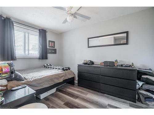 29-123 Main Street, Dunnville, ON - Indoor Photo Showing Bedroom