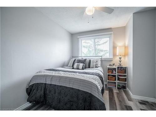 29-123 Main Street, Dunnville, ON - Indoor Photo Showing Bedroom