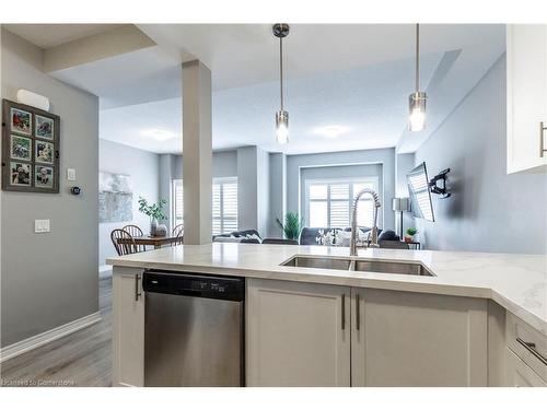 315 Skinner Road, Waterdown, ON - Indoor Photo Showing Kitchen With Double Sink With Upgraded Kitchen