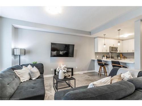 315 Skinner Road, Waterdown, ON - Indoor Photo Showing Living Room