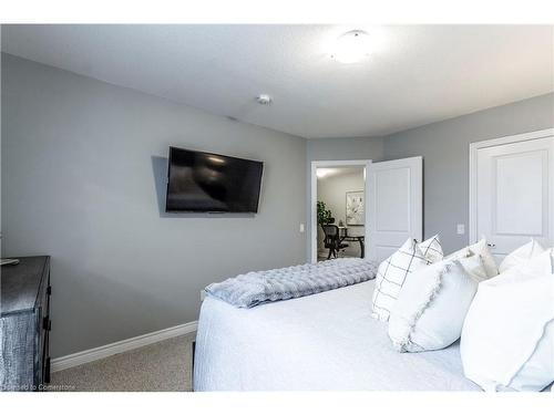 315 Skinner Road, Waterdown, ON - Indoor Photo Showing Bedroom