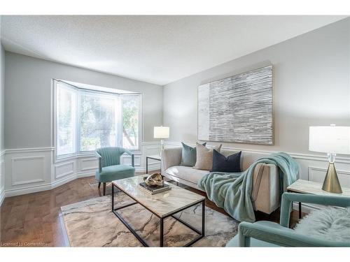 305 Woodland Drive, Ancaster, ON - Indoor Photo Showing Living Room