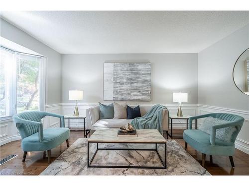 305 Woodland Drive, Ancaster, ON - Indoor Photo Showing Living Room