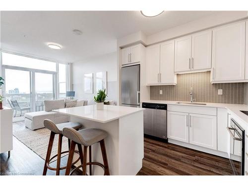 1204-2081 Fairview Street, Burlington, ON - Indoor Photo Showing Kitchen With Upgraded Kitchen