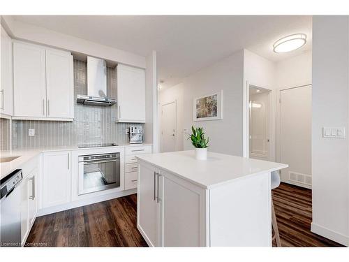 1204-2081 Fairview Street, Burlington, ON - Indoor Photo Showing Kitchen With Upgraded Kitchen