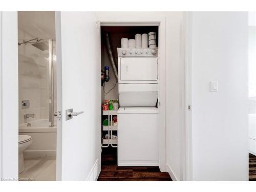 1204-2081 Fairview Street, Burlington, ON - Indoor Photo Showing Laundry Room