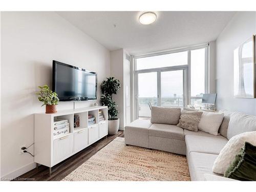 1204-2081 Fairview Street, Burlington, ON - Indoor Photo Showing Living Room