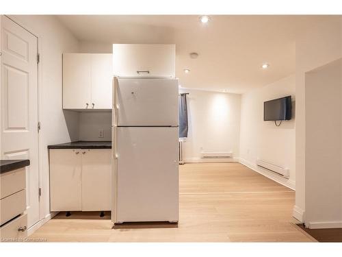 254 Darling Street, Brantford, ON - Indoor Photo Showing Kitchen