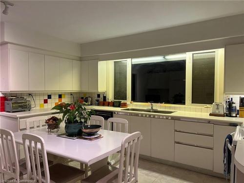 132 Hillcrest Avenue, Flamborough, ON - Indoor Photo Showing Dining Room