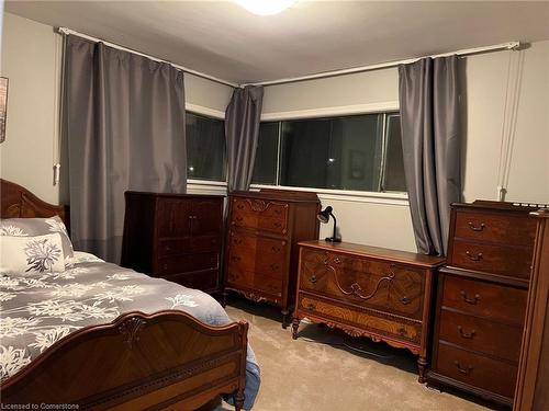 132 Hillcrest Avenue, Flamborough, ON - Indoor Photo Showing Bedroom