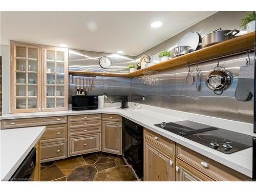 Ll-280 Aberdeen Avenue, Hamilton, ON - Indoor Photo Showing Kitchen