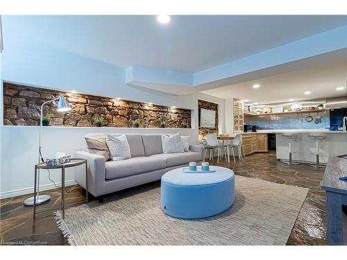 Ll-280 Aberdeen Avenue, Hamilton, ON - Indoor Photo Showing Living Room