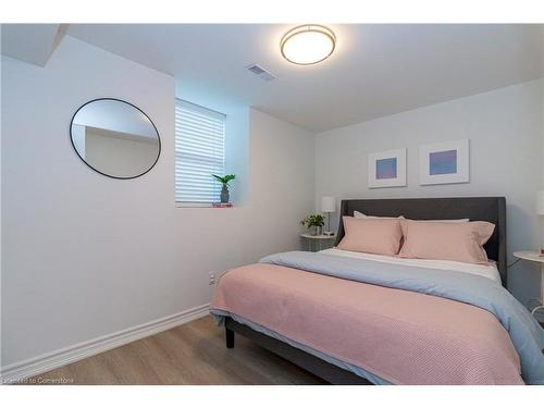 Ll-280 Aberdeen Avenue, Hamilton, ON - Indoor Photo Showing Bedroom