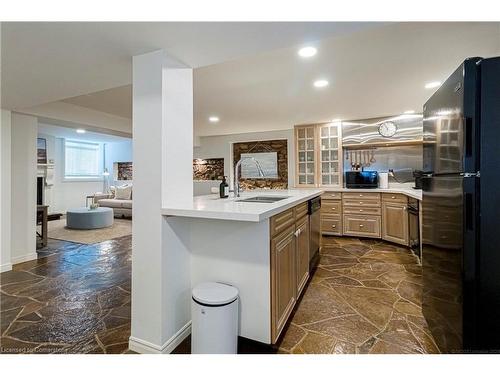 Ll-280 Aberdeen Avenue, Hamilton, ON - Indoor Photo Showing Kitchen