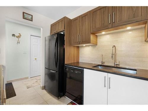 8-122 Lakeshore Road, St. Catharines, ON - Indoor Photo Showing Kitchen