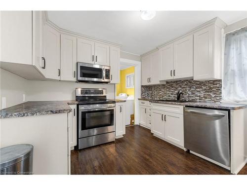 5419 Maple Street, Niagara Falls, ON - Indoor Photo Showing Kitchen With Upgraded Kitchen