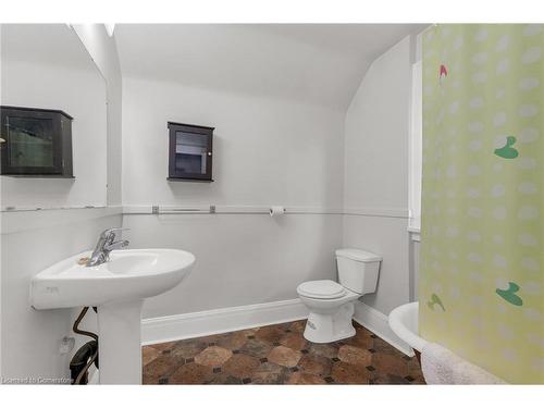 5419 Maple Street, Niagara Falls, ON - Indoor Photo Showing Bathroom