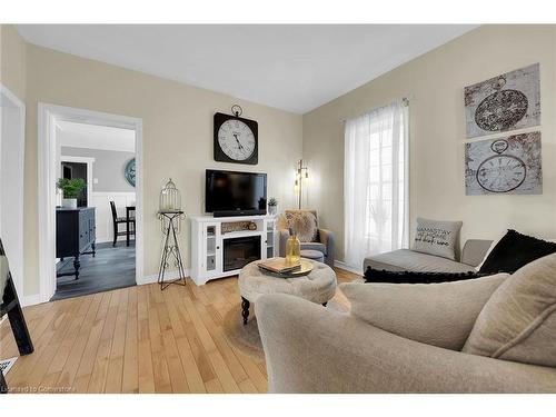 11 Esther Street, Brantford, ON - Indoor Photo Showing Living Room