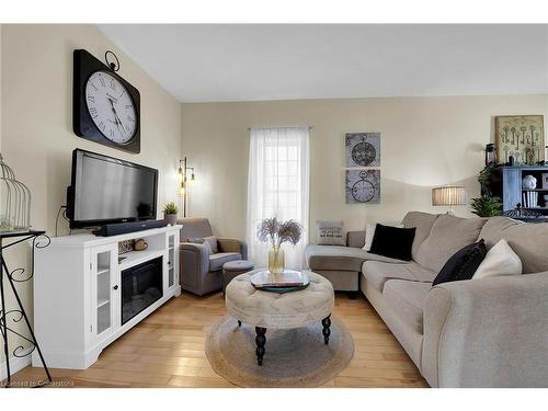 11 Esther Street, Brantford, ON - Indoor Photo Showing Living Room