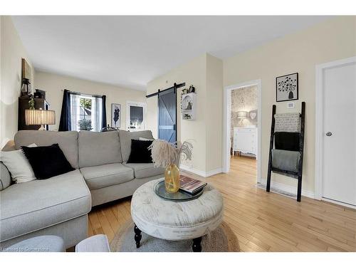 11 Esther Street, Brantford, ON - Indoor Photo Showing Living Room