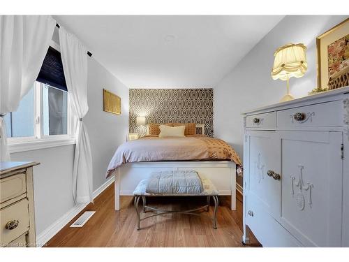 11 Esther Street, Brantford, ON - Indoor Photo Showing Bedroom