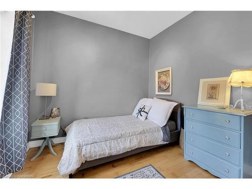 11 Esther Street, Brantford, ON - Indoor Photo Showing Bedroom