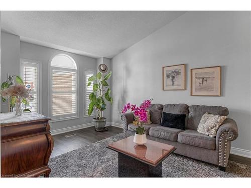 3 Haskins Court, Hamilton, ON - Indoor Photo Showing Living Room