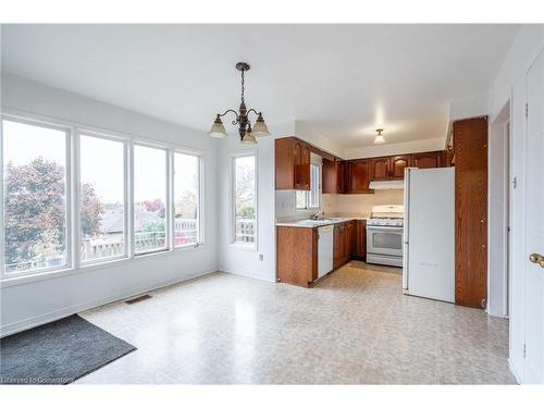 15 Ashcroft Drive, Hamilton, ON - Indoor Photo Showing Kitchen