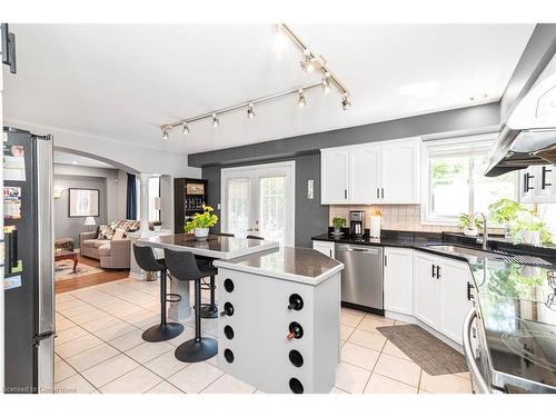 54 Stonepine Crescent, Hamilton, ON - Indoor Photo Showing Kitchen