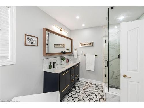 54 Stonepine Crescent, Hamilton, ON - Indoor Photo Showing Bathroom