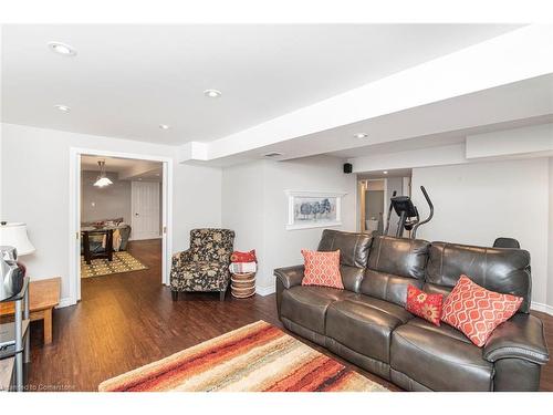 54 Stonepine Crescent, Hamilton, ON - Indoor Photo Showing Living Room