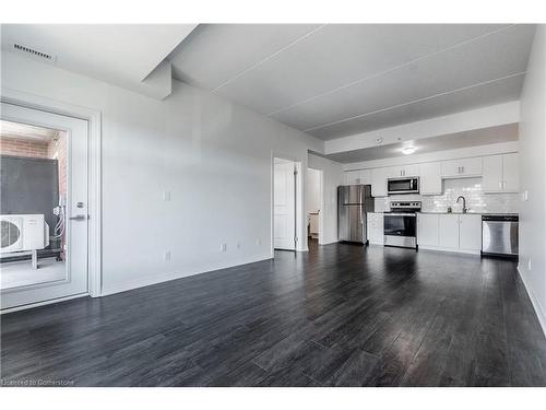 305-195 Commonwealth Street, Kitchener, ON - Indoor Photo Showing Living Room