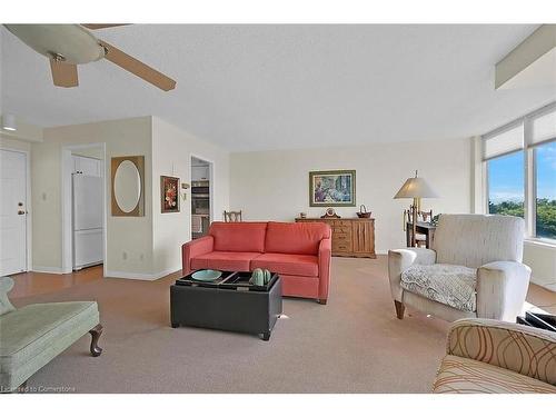 605-180 Limeridge Road W, Hamilton, ON - Indoor Photo Showing Living Room