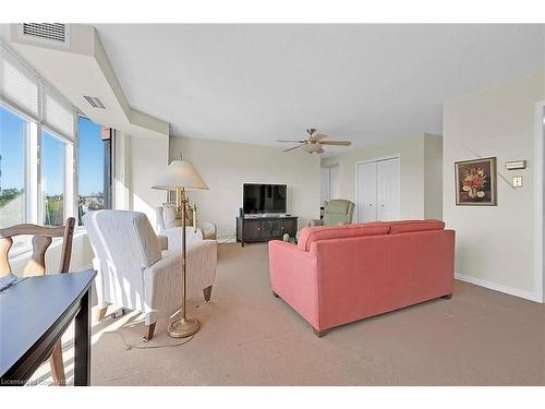 605-180 Limeridge Road W, Hamilton, ON - Indoor Photo Showing Living Room