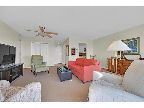 605-180 Limeridge Road W, Hamilton, ON - Indoor Photo Showing Living Room