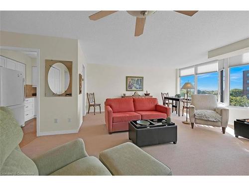 605-180 Limeridge Road W, Hamilton, ON - Indoor Photo Showing Living Room