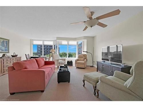 605-180 Limeridge Road W, Hamilton, ON - Indoor Photo Showing Living Room