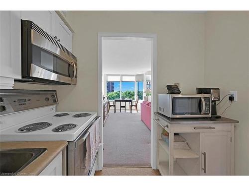 605-180 Limeridge Road W, Hamilton, ON - Indoor Photo Showing Kitchen