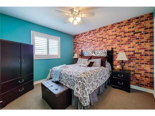 367 Stonehenge Drive, Hamilton, ON - Indoor Photo Showing Bedroom