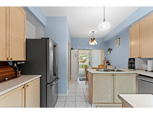 76 Morrison Crescent, Grimsby, ON - Indoor Photo Showing Kitchen With Double Sink