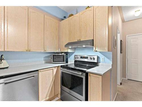 76 Morrison Crescent, Grimsby, ON - Indoor Photo Showing Kitchen