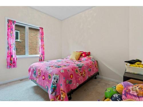 76 Morrison Crescent, Grimsby, ON - Indoor Photo Showing Bedroom