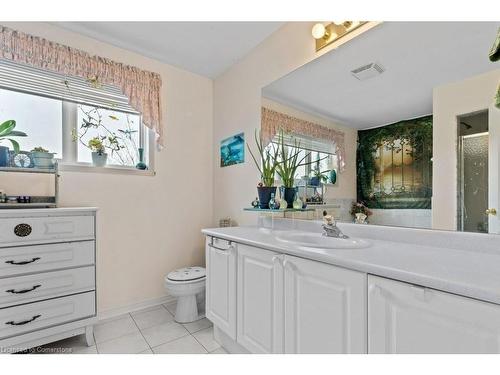 76 Morrison Crescent, Grimsby, ON - Indoor Photo Showing Bathroom