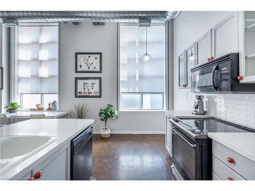 101-11 Rebecca Street, Hamilton, ON - Indoor Photo Showing Kitchen